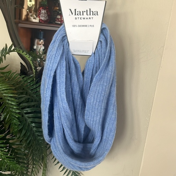 Brand New Martha Stewart 100% Two-Ply Cashmere Blue Infinity Loop Scarf - Picture 5 of 11